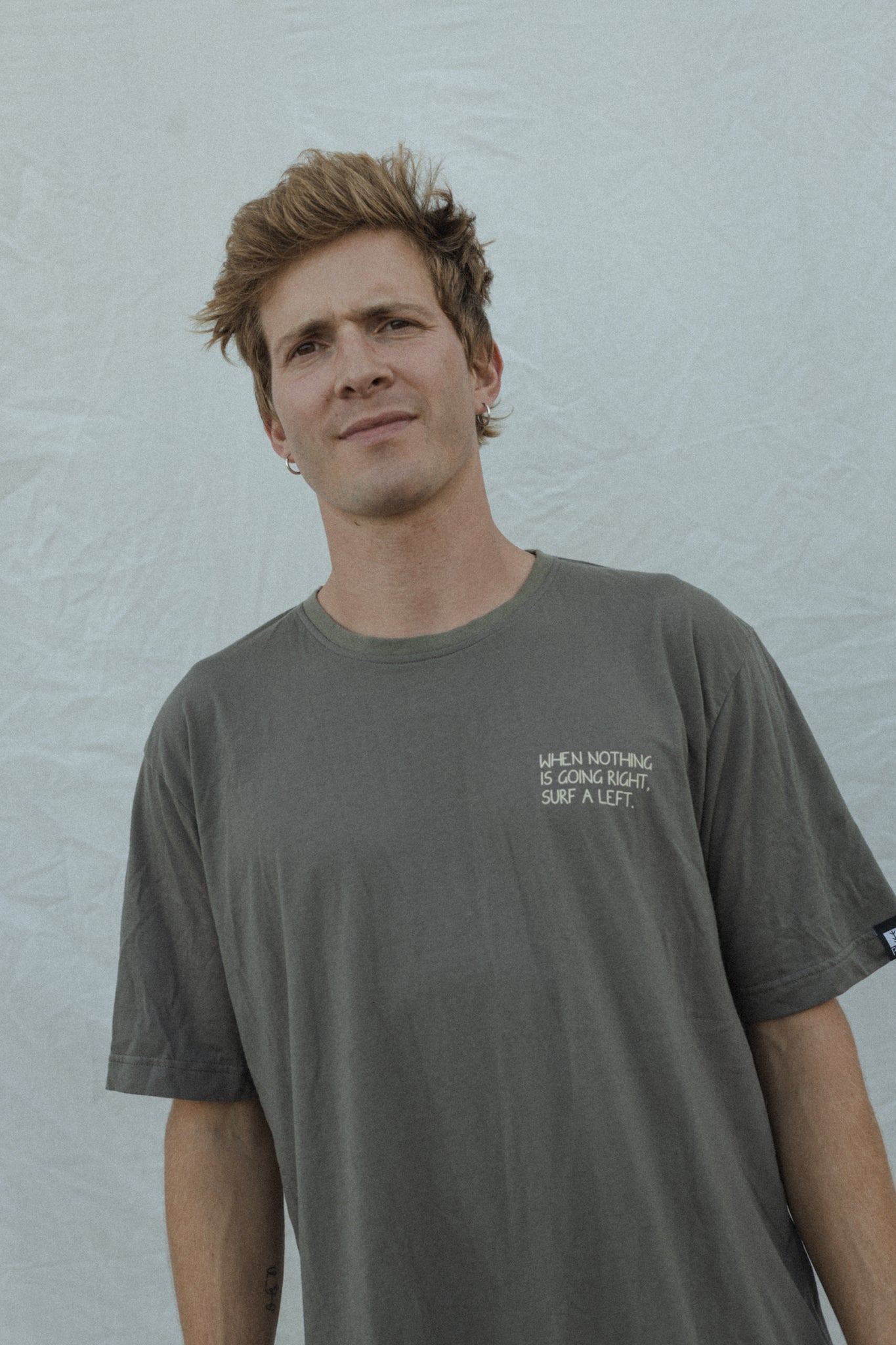 Illustrated Surf a Left Gray T-shirt