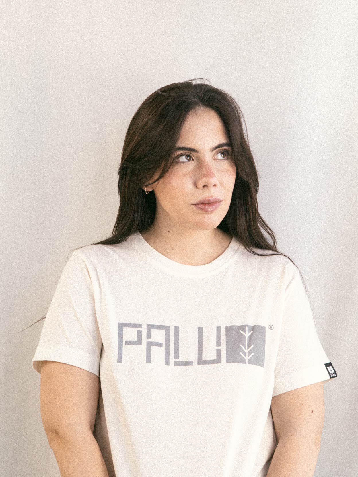 Off White Light Classic Tee fem model