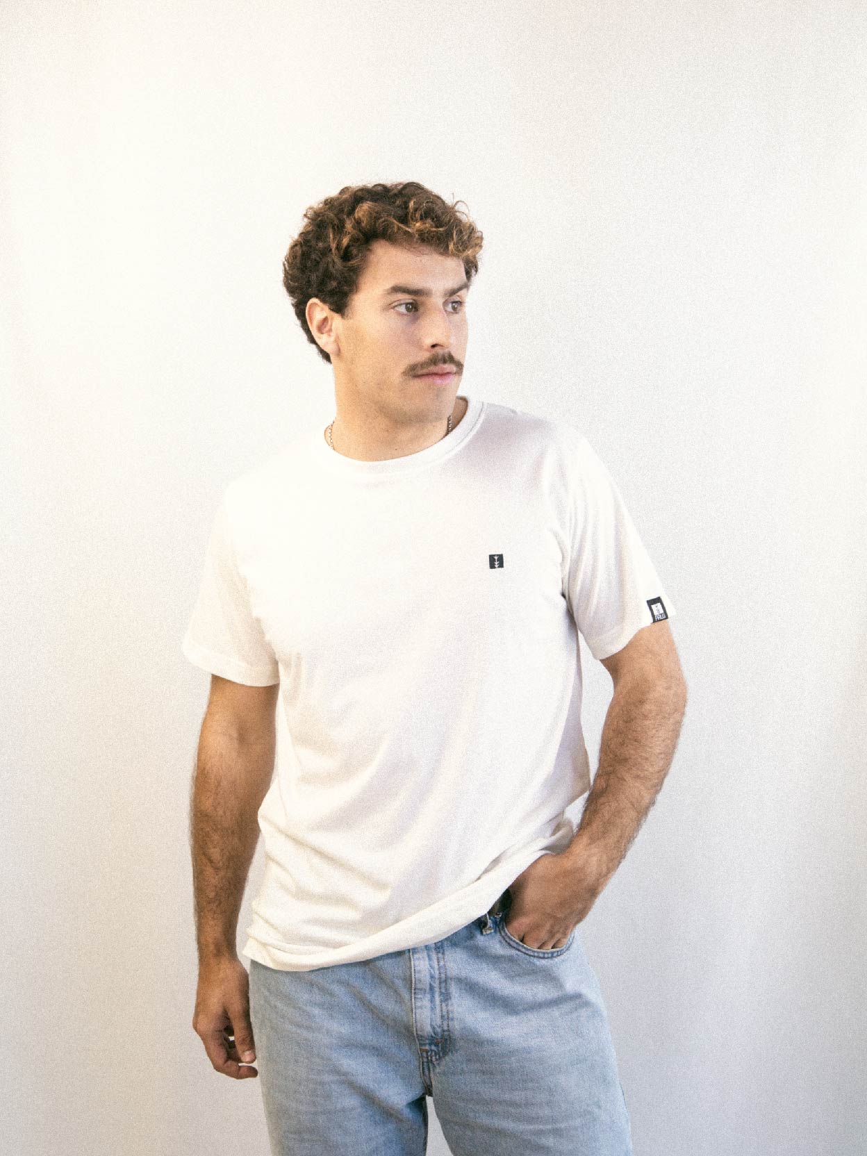 Off White Tree Tee masc model