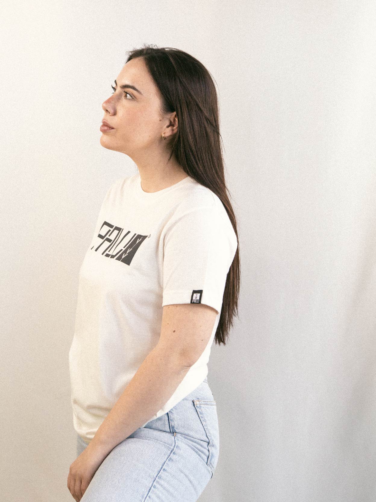 Off White Dark Classic Tee fem model